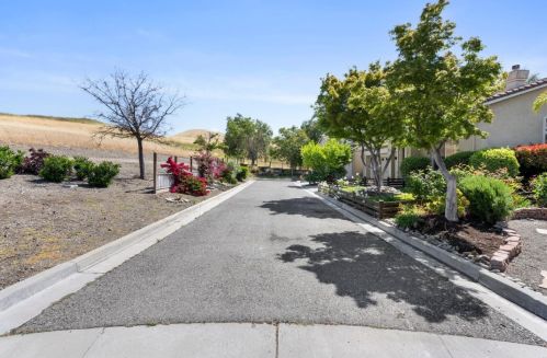 670 Esplanade Ln, San Jose CA 95138-1327 exterior