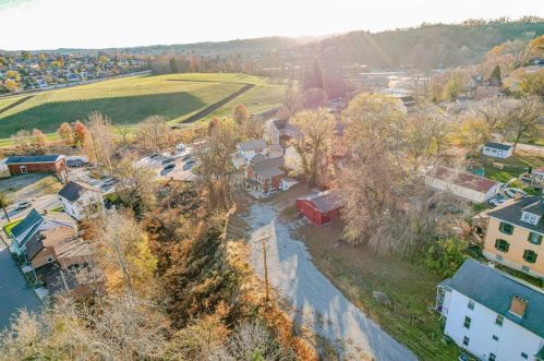 108 Oak Spring Rd, Canonsburg PA  15317-1045 exterior