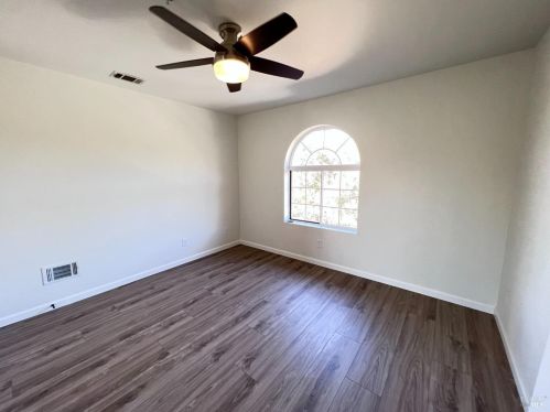 385 Vine St, Vacaville CA  95688-8704 exterior