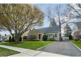 28 Crestview Ave, Stamford, CT 06907-1907