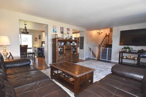 4669 Marina Dr, Whitaker PA  15120-2981 exterior