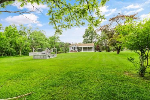 6 Orchard Dr, Flemington NJ  08822-1527 exterior