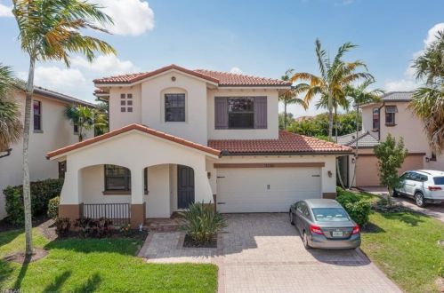 1240 Manado Dr, Naples, FL 34113-8470
