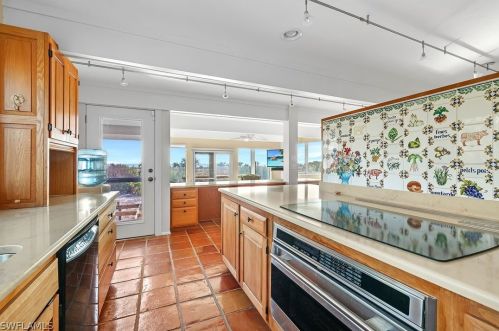 1320 Seaspray Ln, Sanibel FL  33957-2619 exterior