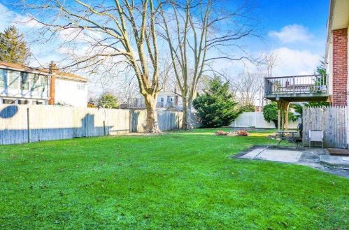 15 Olean St, Islip Terrace, NY 11752-1611