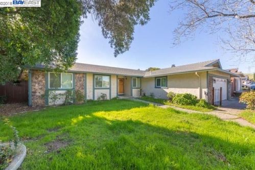 25 Sunnyhill Way, West Pittsburg, CA 94565-5736