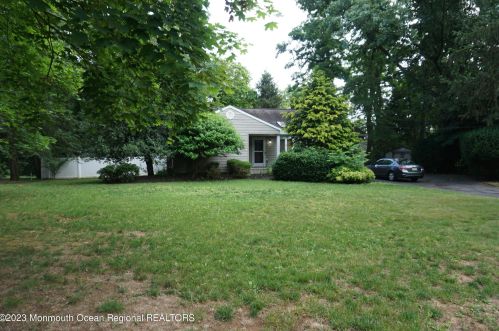 114 Bruce Rd, Tinton Falls, NJ 07701-5605