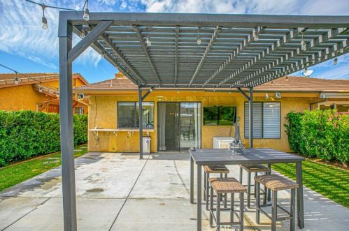 25776 Covala Ct, Santa Clarita CA  91355-2262 exterior