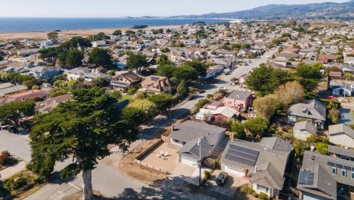 403 Metzgar St, Princeton By The Sea, CA 94019-2019