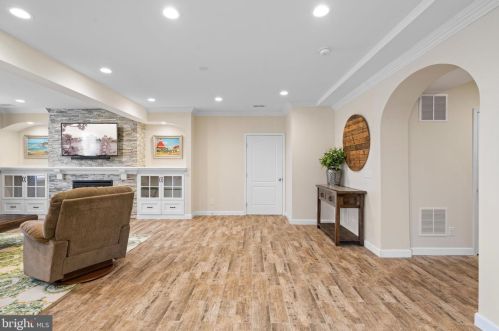 15340 Wits End Dr, Woodbridge VA  22193-5889 exterior