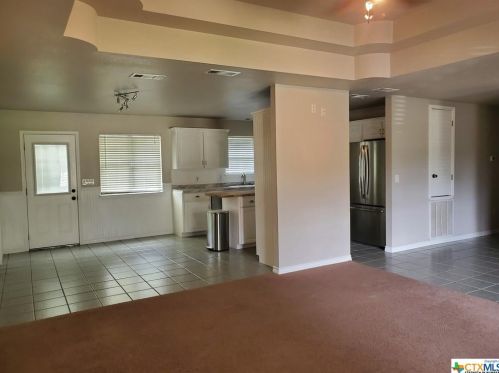 136 Royal Crest Cir, Seguin TX  78155-1076 exterior