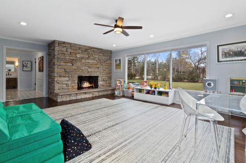 1100 Donges Ct, Milwaukee WI  53217-1412 exterior