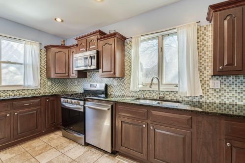 2526 Bartlett Ave, Milwaukee WI 53211-3952 exterior