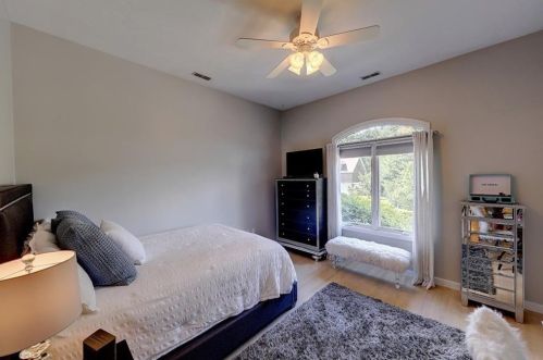 1 Morning Star Ct, Lincoln RI  02865-4586 exterior