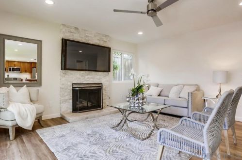 916 Alyssum Rd, Carlsbad CA  92011-3907 exterior