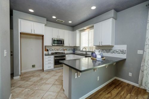 17122 Pacific Oak Ln, Lathrop CA  95330-8526 exterior