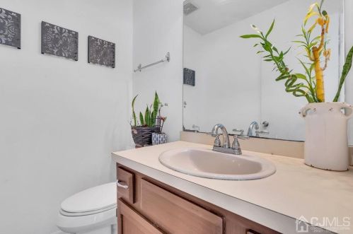 35 Carlisle Ct, Old Bridge NJ  08857-2777 exterior