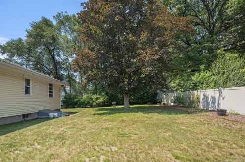 53 Edmund St, Manchester CT  06040-3811 exterior