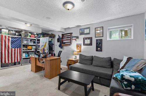 5593 Neddleton Ave, Woodbridge VA  22193-4156 exterior
