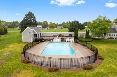 123 Colonial Hill Dr, Wallingford CT  06492-3468 exterior