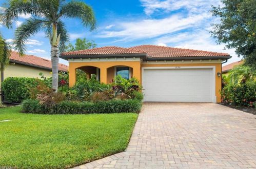 1290 Manado Dr, Naples, FL 34113-8470