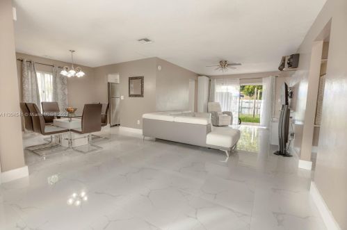 7721 41st St, Hollywood FL  33024-8415 exterior