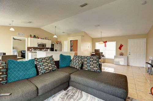 421 Oleander Ave, Fort Pierce FL  34952-1343 exterior