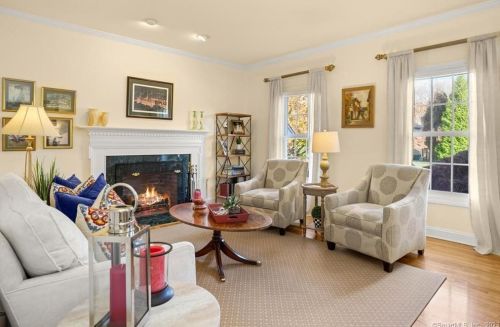 17 Roseview Ct, Bridgeport CT  06611-2078 exterior