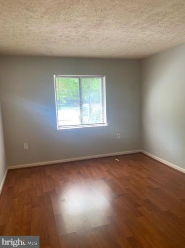 609 Center St, Herndon, VA 20170-5008