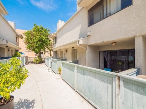 7869 Ventura Canyon Ave, Van Nuys, CA 91402-6364