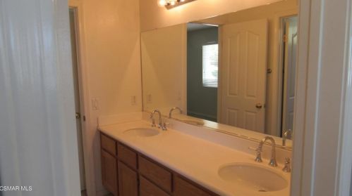 1004 Poplar Ct, Simi Valley CA 93065-6015 exterior