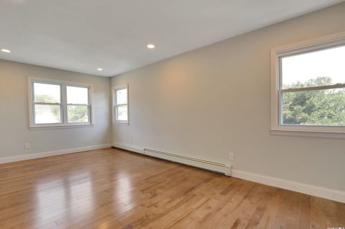 2 Maison Dr, Holbrook NY  11741-1314 exterior