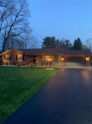 114 Oakwood Way, New Castle, PA 16105-1312