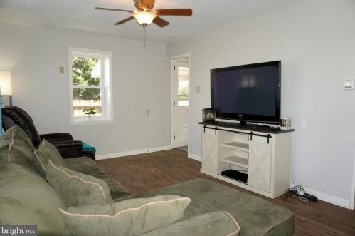 4566 Daisy Ave, Orefield, PA 18069-2422