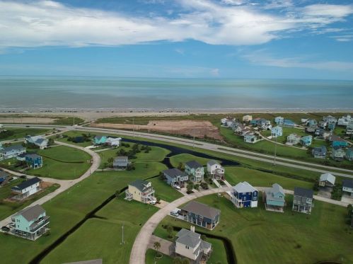 25255 Sausalito Dr, Galveston TX  77554-6910 exterior