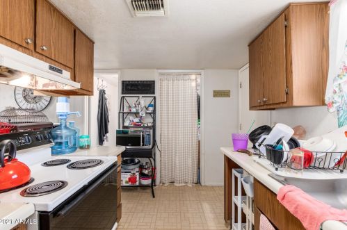 1102 Cheryl Dr, Phoenix AZ 85028-4436 exterior