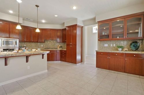 2044 Sugarbowl Way, Lodi CA  95242-4752 exterior