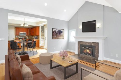 103 Highview Ave, Stamford, CT 06907-1680