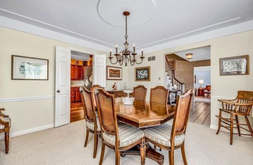 2002 Beechcroft Ct, Cincinnati OH 45233-1713 exterior