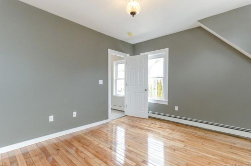 18 Leyden St, Putnam CT  06260-1718 exterior