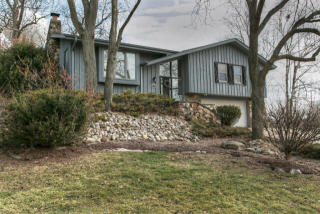 732 Coventry Ln, Chenequa, WI 53029-2610