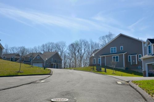 54 Brookview Cir, Bristol CT  06010 exterior