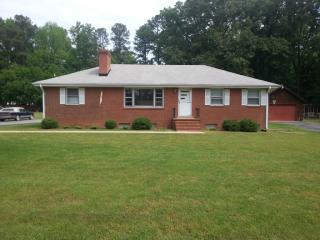 8332 Burnside Dr, Mechanicsville, VA 23116-1836