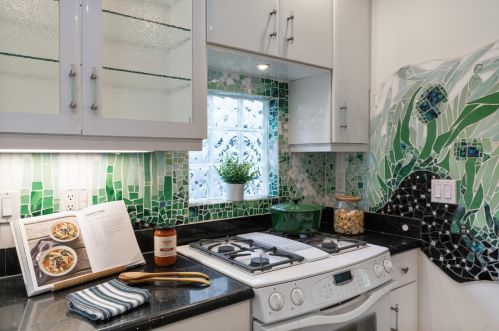 1000 Glendora Ave, Oakland CA  94602-1417 exterior