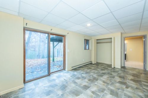 5 Round Hill Ter, Kinnelon NJ  07405-3217 exterior