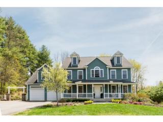 2 Hoyt Pond Rd, Dover, NH 03823-7635