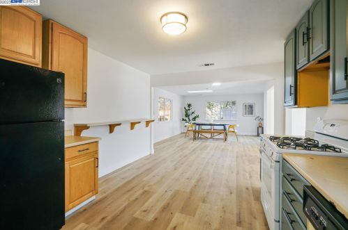 2954 Clearland Cir, West Pittsburg CA  94565-3243 exterior