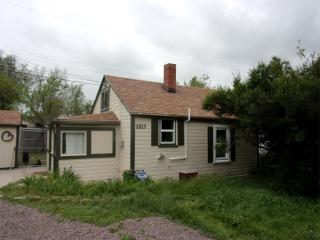 2215 11th St, Cheyenne WY  82001-5228 exterior