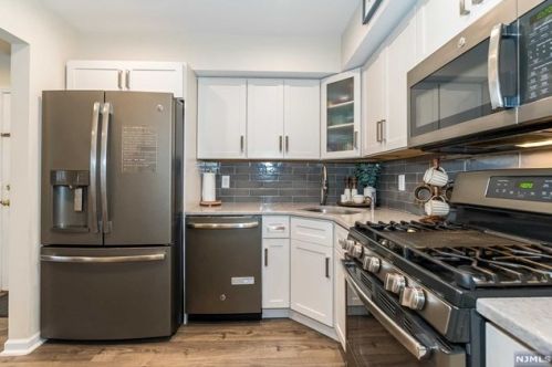 98 Stonyridge Dr, Lincoln Park NJ  07035-2253 exterior