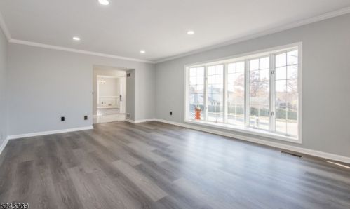 14 Ironwood Way, West Paterson NJ  07424-2019 exterior